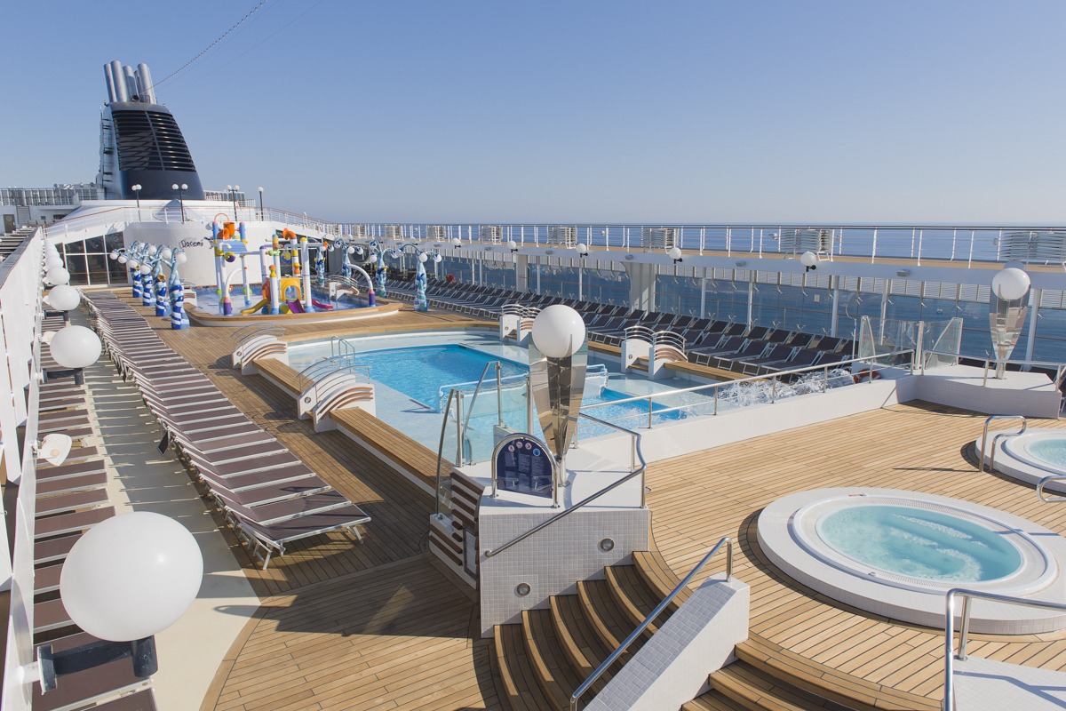 MyCruise MSC Opera Offentlige-arealer Pool-Spa3